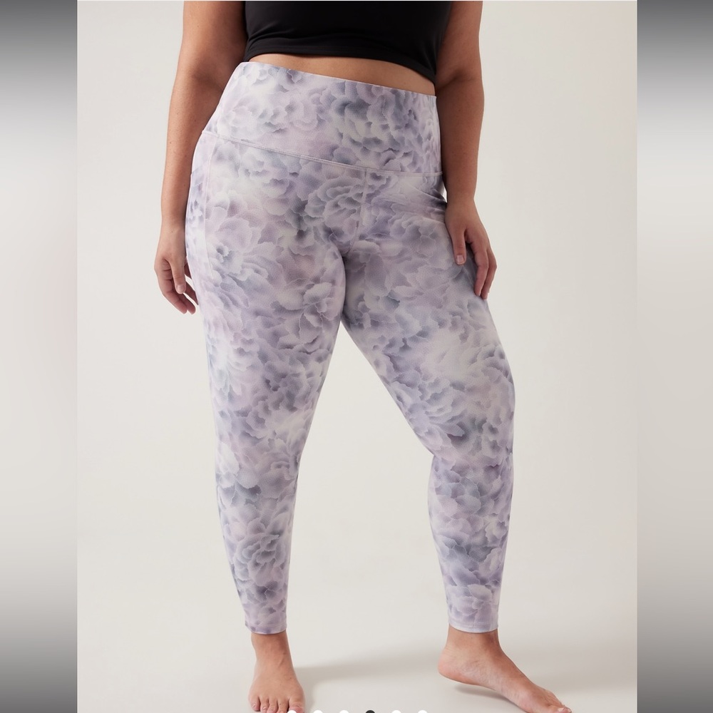 Athleta Salutation Stash Tight in  Hera Abstract Grey size 3X